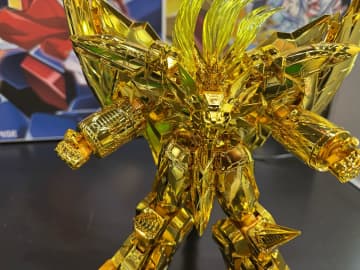 ホビージャパン、「ジェネシックガオガイガー 金色の破壊神Ver.」＆変形・合体できる「異元合体 ソーグレーダー（仮）」展示！【#静岡ホビーショー】