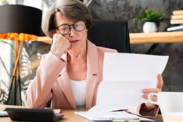 退職金の税金は勤続年数によって変わる！ 「20年以下」と「20年超」ではどのくらい違うの？