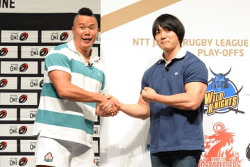 青木マッチョ〝ラグビー芸人〟しんやとのタックルマシン対決制し「新・ラグビー芸人」に
