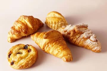 ルノートル"サクサク食感"の焼きたてパン、発酵バター香るミニクロワッサンやご褒美アップルパイ