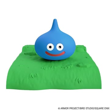 ドラゴンクエスト「プラスチックモデルキットシリーズ スライム 草原ベースつき」