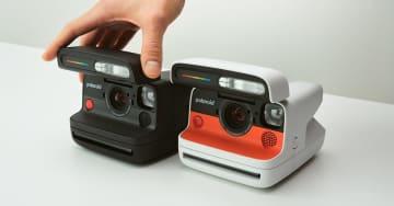 往年のフォルムに最新機能を搭載した Polaroid「Flip」　ソナーフォーカスを生かしたレンズシステムを採用