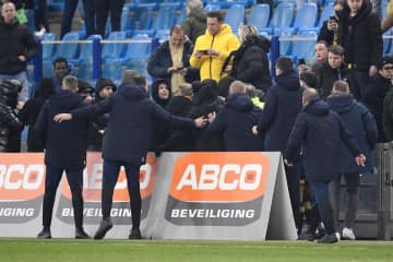 観客数十人の大乱闘で決勝戦が中断、大会運営が非難声明を発信