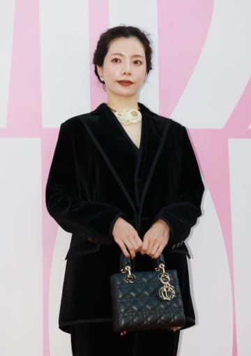 「編み物、上手すぎる」桜井ユキ、共演俳優からプレゼントの巾着袋を公開→「ぴったりな色合い」「愛されてますね」