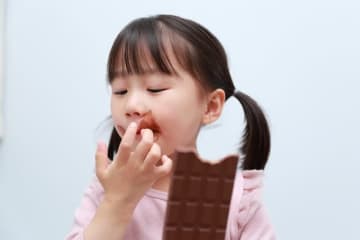 Q. 子どものおやつにチョコは危険ですか？ 強い依存性があると聞き心配です