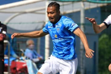 J1リーグで衝撃のオウンゴール　無人の自陣ゴールに蹴り込む…まさかのミスにスタジアム騒然
