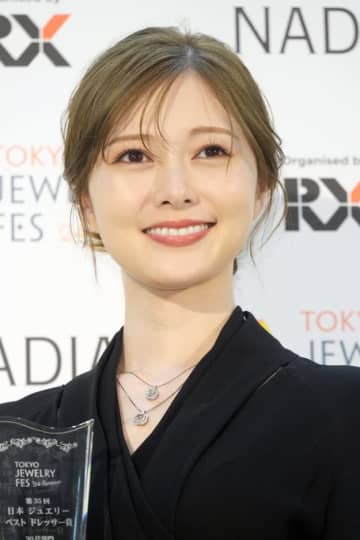 白石麻衣の最新ショットにファン絶賛「可愛さエグい」「女神様だ」