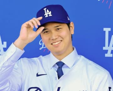 大谷翔平、デコピン2才の誕生日を報告。そっくり絵画に「どれが本物？」「かわいいお兄ちゃん」と反響