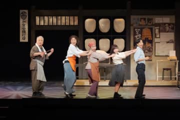 わらび劇場オリジナルミュ－ジカル常設公演 30 年記念 ミュ－ジカル「秋田は何もない」上演中