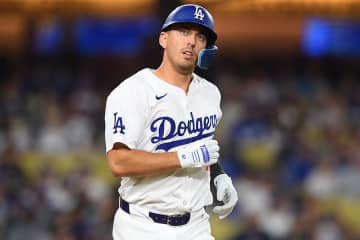 ドジャース、35歳バーンズを“戦力外”に　球団No.1有望株が待望の昇格も…米報道