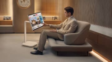 LGスマートモニター、今度は「移動式アームスタンド」で家中どこでも画面のLG Smart Monitor Swingに進化。早割価格で販売
