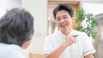 人生詰みました…〈月収45万円〉55歳サラリーマン、〈年金月10万円・要介護3〉78歳母を抱え「介護離職」を決心するも、5年後に直面する「まさかの現実」に撃沈