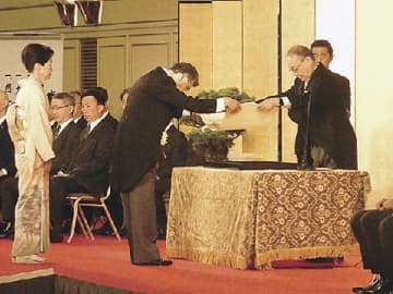 国交省／２５年春の叙勲伝達式開く、長きにわたる協力に感謝