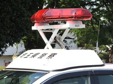 国道で7台が玉突き事故　追い越し車線で信号待ちのトラックに大型トラックが追突　弾みで前方の乗用車やトラックに追突　現場は片側2車線の国道4号バイパス