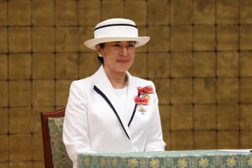 「親子でエレガント」雅子さま　全国赤十字大会でのホワイトスーツにSNS歓喜！愛子さま想起する声も