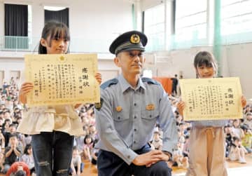 「道に迷ってるの？」「うん」→「助けなきゃ！」迷子の小学1年生　声かけて守った小4の2人に感謝状　千葉・八千代署
