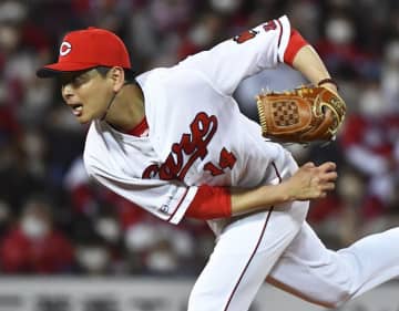 2勝目の広島・大瀬良、打っても今季初安打　佐々岡氏「カープはバッティングが好きなピッチャーが多い」