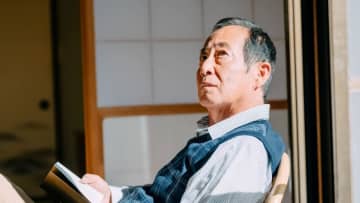 年を取るのがこんなに辛いとは…貯蓄3,500万円の65歳・元会社員、天井をぼんやり見つめポツリ。お金の不安がない〈理想の老後生活〉のはずが「じっと家に引きこもる毎日」【CFPの助言】