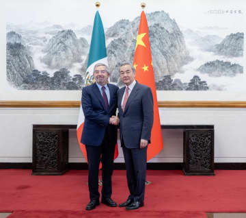 王毅氏、メキシコ外相と会談