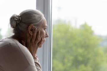 一人暮らしをする親が認知症に。「近所に引っ越してきてもらう」と決めたあと、すぐさま浮上した問題は
