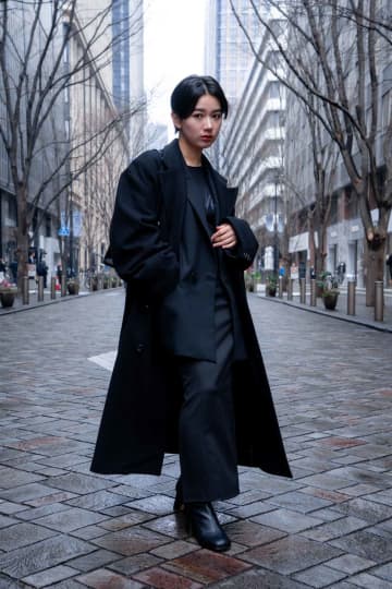 ハンサムなブラックコーデを女性らしく！【CS街角スナップ】
