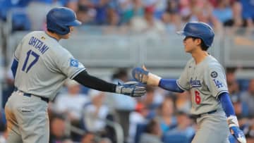 ド軍新加入のキム・ヘソンの第1号は山本由伸を救う1打へ　ホームベースに帰ると大谷翔平から優しいタッチでお祝い