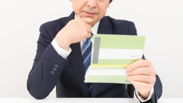 平均給与「部長」は62万円、「課長」は51万円…「中間管理職でも厳しい」中高年の家計事情