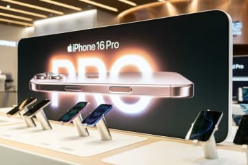 iPhone 20周年モデル、完全ベゼルレスの「4面曲面ディスプレイ」採用か