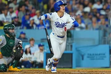 ド軍キム・ヘソン待望1号HR！　大谷翔平も拍手の出迎え＆笑顔でタッチ、山本援護の貴重な同点弾