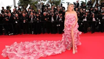 カンヌ映画祭が開幕、直前に変更されたドレスコードを無視するセレブも