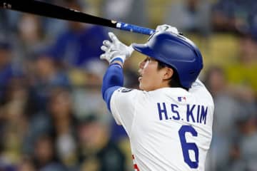 “韓国の至宝”が待望のメジャー初HR！ 振り出しに戻す貴重アーチを母国メディアは激賞「ドジャースの主役に浮上」「ひまわりの種の洗礼を…」