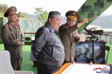 金正恩総書記が兵種別戦術総合訓練を参観