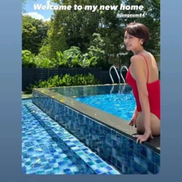離婚訴訟中に妊娠→復縁も結局離婚のファン・ジョンウム、真っ赤なスイムウェアから見えたボリューム感【PHOTO】