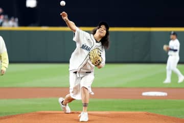「今年ワンオクえぐいて...」メジャーリーグの始球式に登場した“人気ロックバンド”にネット騒然「えええ⁉︎」「どんだけ世界レベルなん」