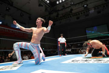 【新日本】『BOSJ』ROH世界TV王者ニック・ウェインがIWGPジュニア王者デスペラード撃破「王座を賭けて俺と対戦したければ、いつでも歓迎する」