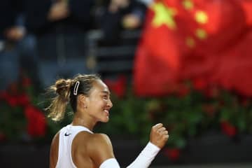中国の鄭欽文が世界1位サバレンカ下し4強　テニス・イタリア国際