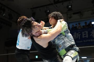 【新日本】『BOSJ』SHOがYOHとの因縁戦を制す！　H.O.T総動員で完封勝利「過去の実績もすべてなかったことにして引退しろ」