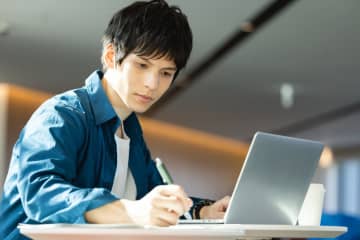 「希望職種に応募すらできません」若手営業マンが転職活動に苦戦、見つけたキャリアチェンジの「現実的な戦略」は…