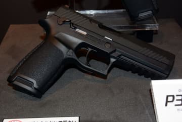 心臓部の部品形状まで実銃に近づける、東京マルイのガスブローバック「P320 FULL SIZE」はモデルガン的アプローチが魅力【#静岡ホビーショー】