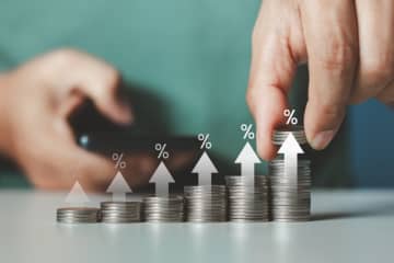 友人が「老後に2000万円用意できない」と言っていて、私だけじゃないとホッとしたのですが、実際はこっそり貯蓄している人は多いのでしょうか？