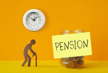 父の年金が「月6万円」と聞き衝撃を受けました。それに対し、友人の父は「月15万円」もらっているようです。この差は何ですか？