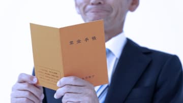 年金事務所職員「あなたには、受給資格がありません」…〈手取り14万3,000円〉65歳サラリーマン、ゆとりある老後を目指した“再雇用”を震えるほど悔やんだワケ【FPの助言】
