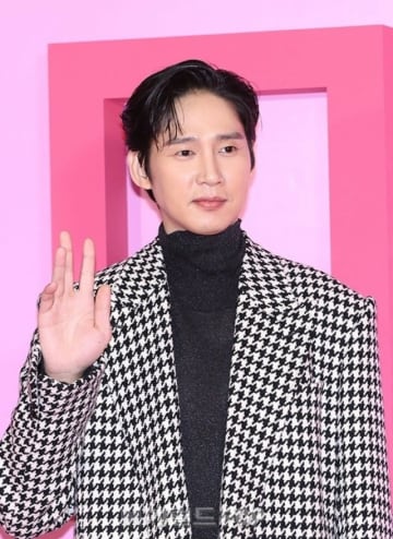 “AVパケ即削除”で降板を経験したパク・ソンフン、ラブコメ「未婚男女の効率的出会い」でカムバック…世論を取り戻せるか？