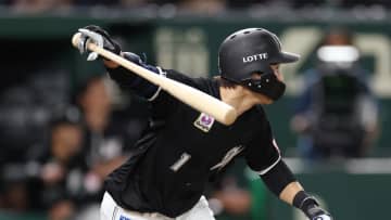 【ロッテ】初回に藤原恭大のタイムリーで先制　藤岡裕大の3塁打でチャンスメイク　“断ち切りポーズ”も披露