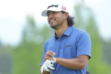 ケタ外れの筋肉に緊張も…小平智はボディビルダーの応援を力に7年ぶり首位発進