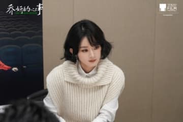 チャオ・リーインの恋のうわさは事実か、主演映画のミディ・ジー監督が自宅訪問