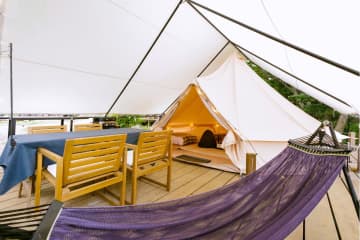 【日帰りOK】都心から90分で別世界！BBQも海も満喫「電車で行けるグランピング」が楽しすぎた