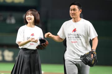 なえなの　始球式はワンバウンド投球で「70点」も捕手務めた銀次の〝香り〟に興味しんしん