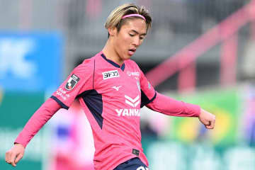 欧州から正式オファー、20歳エースが1時間半ファンサ　平日異例の700人…クラブ関係者も驚き