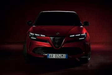 アルファロメオのコンパクトSUV「ジュニア」：国内導入は6月24日に決定！【先行ティザーサイトの公開がスタート】